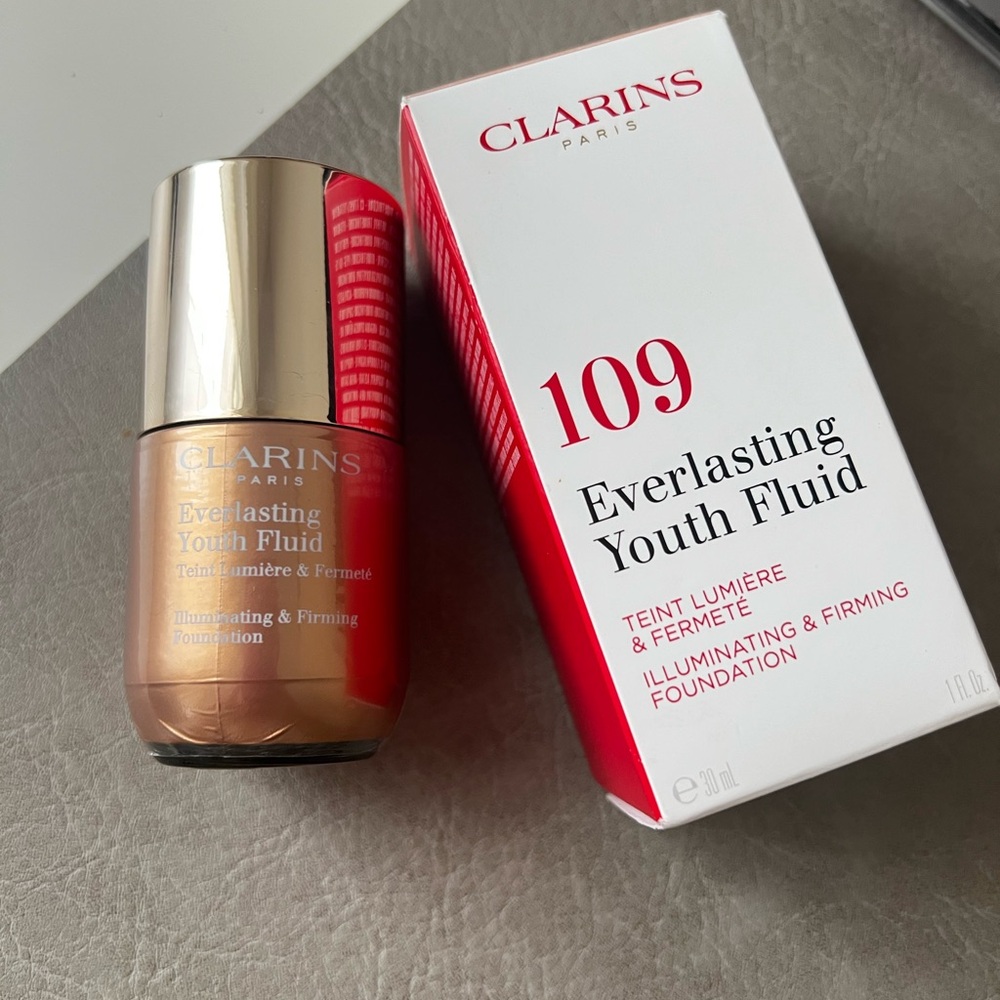 Clarins Everlasting Youth Fluid 109 - Red and White Packaging